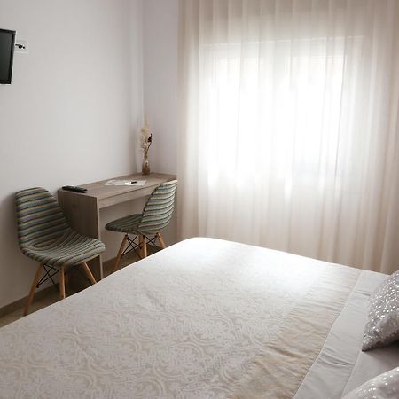 Hostal Torras Сант-Илари-Сакальм Экстерьер фото