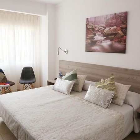 Hostal Torras Сант-Илари-Сакальм Экстерьер фото