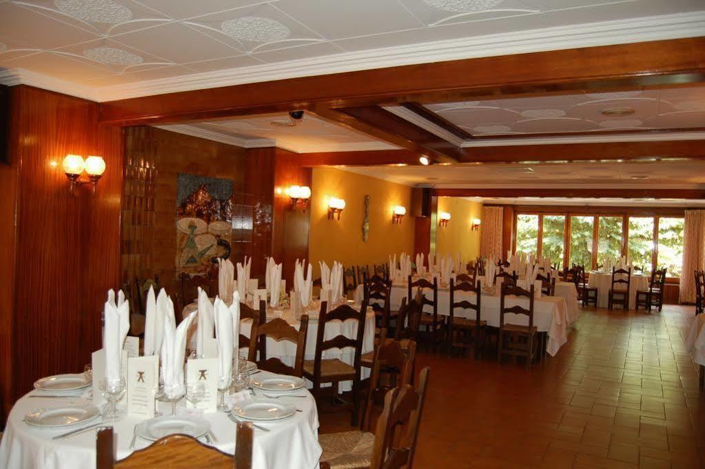 Hostal Torras Сант-Илари-Сакальм Экстерьер фото