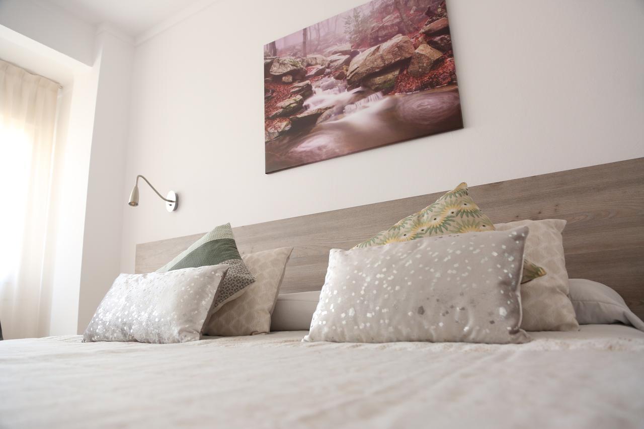 Hostal Torras Сант-Илари-Сакальм Экстерьер фото