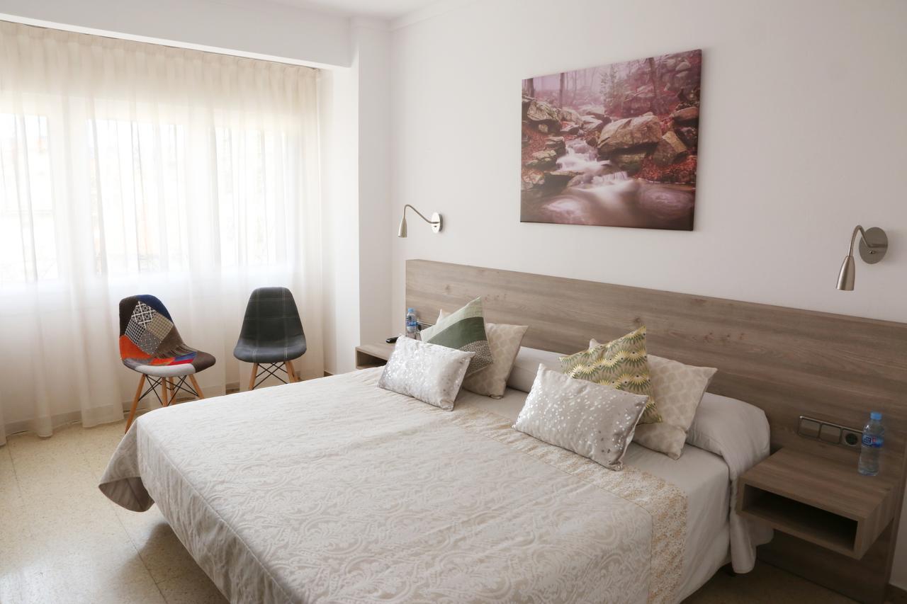 Hostal Torras Сант-Илари-Сакальм Экстерьер фото