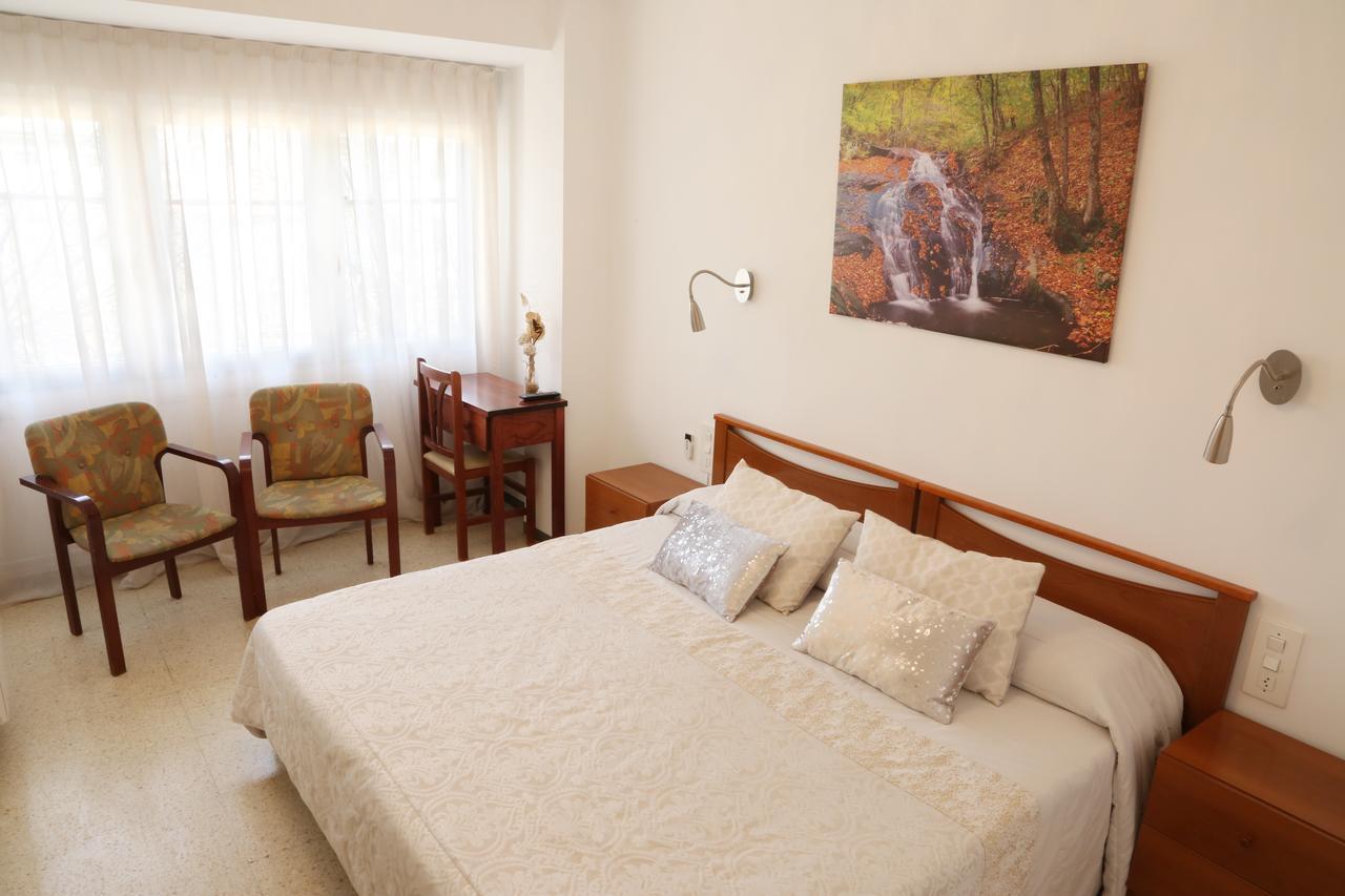 Hostal Torras Сант-Илари-Сакальм Экстерьер фото