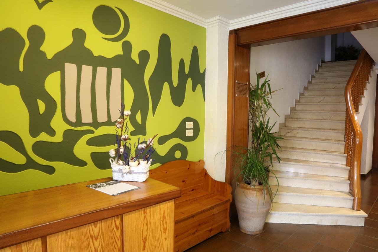 Hostal Torras Сант-Илари-Сакальм Экстерьер фото